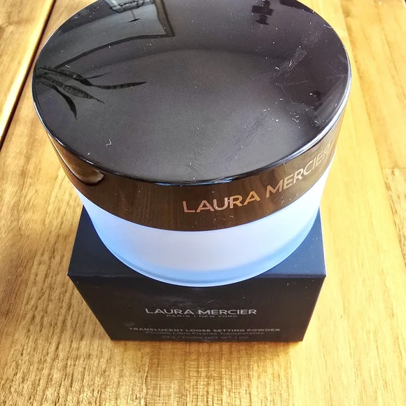 NEW! Laura Mercier Translucent Setting Powder In Translucent 29 g - Picture 3 of 8